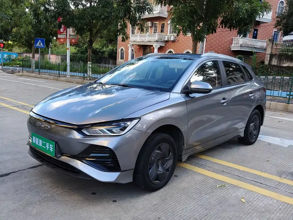 BYD E2