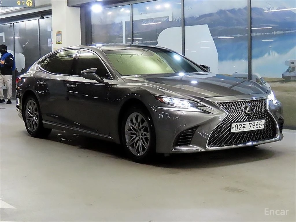Lexus LS