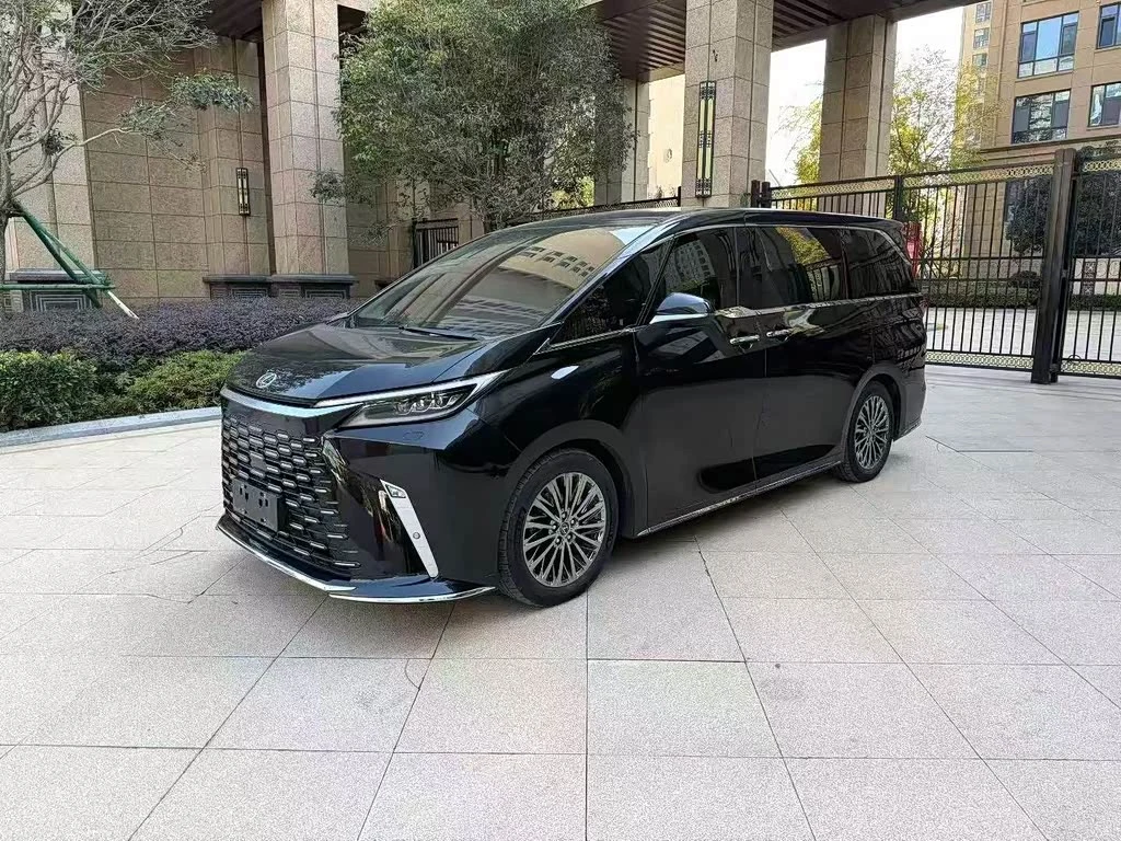Lexus LM
