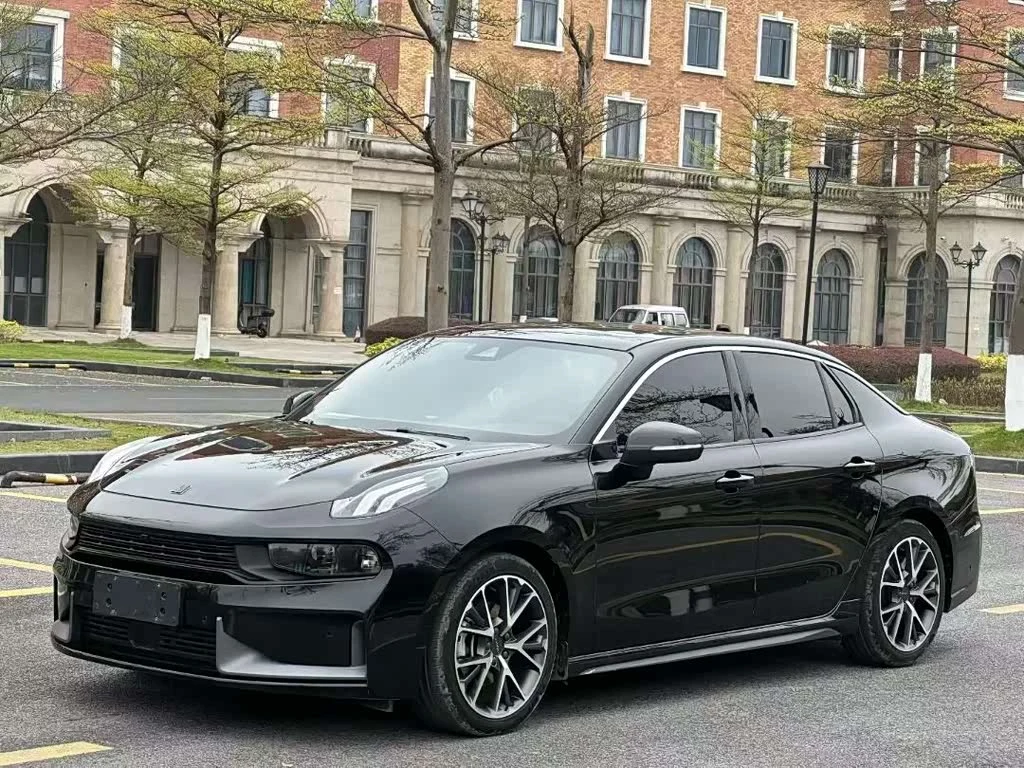 Lynk & Co 03