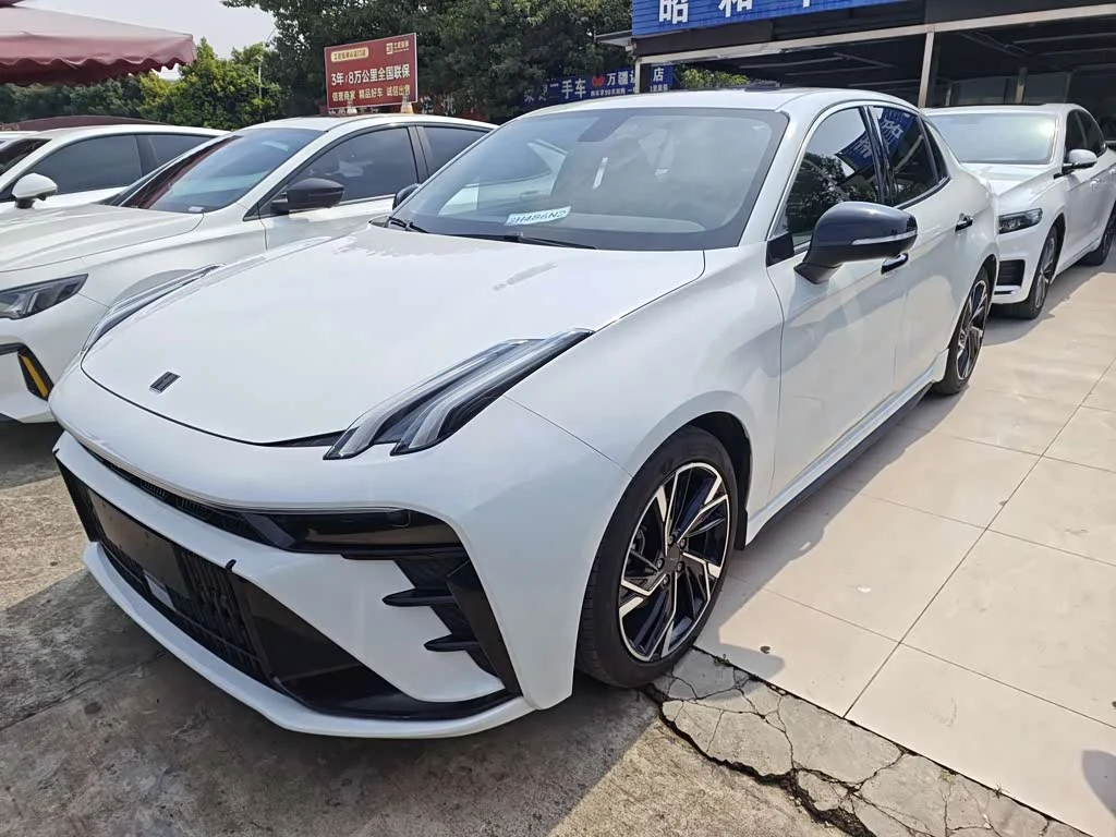 Lynk & Co 03