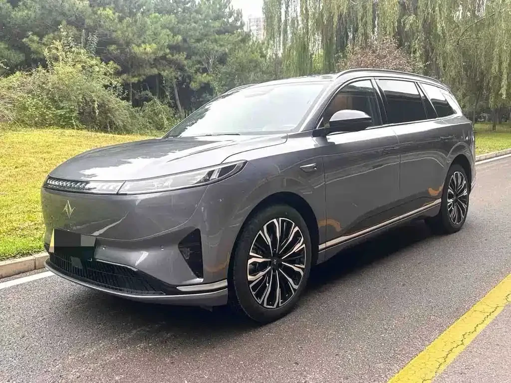 Dongfeng eπ008