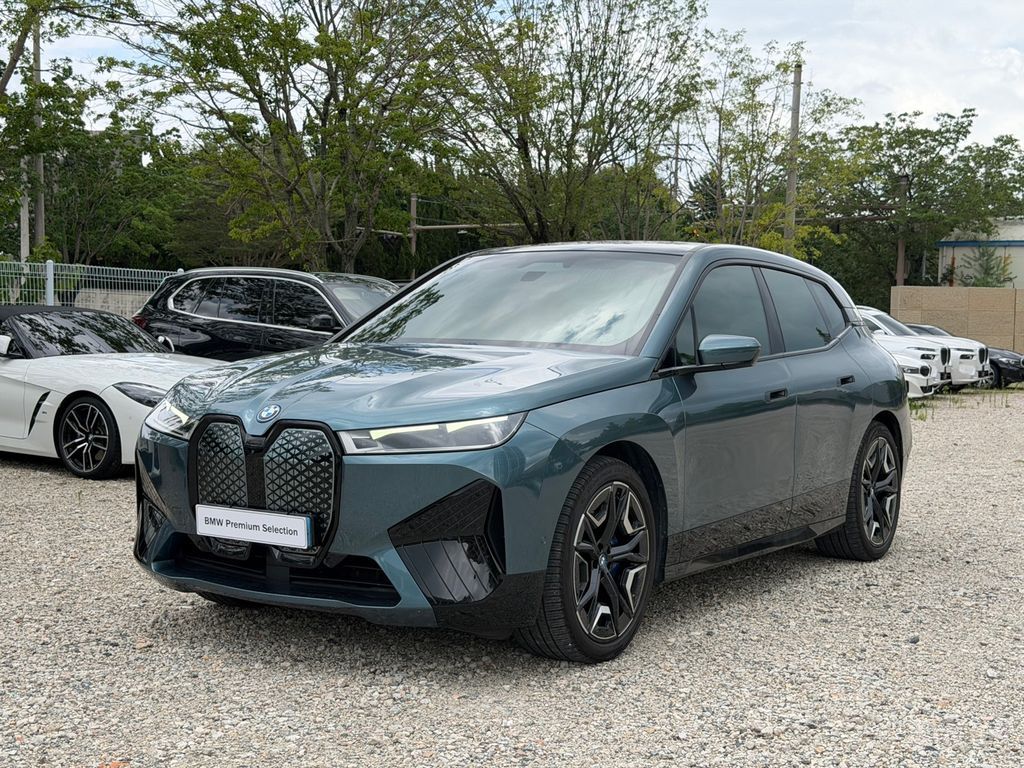 BMW iX