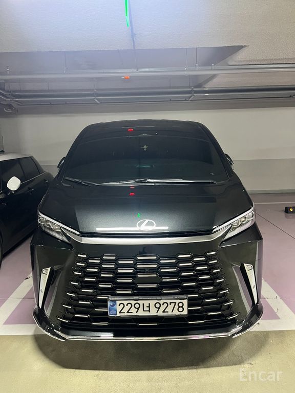 Lexus LM