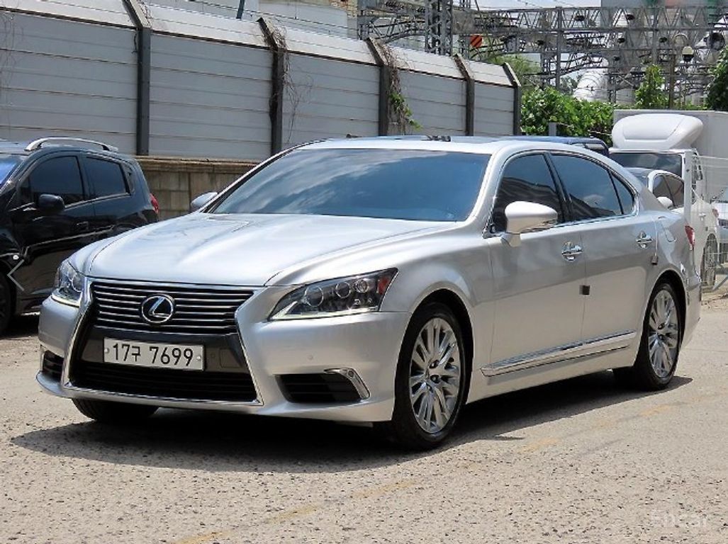 Lexus LS