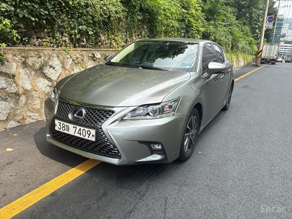Lexus CT200h