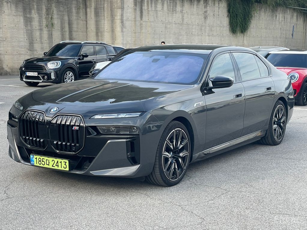 BMW i7