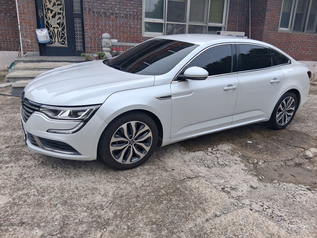 Renault SM6