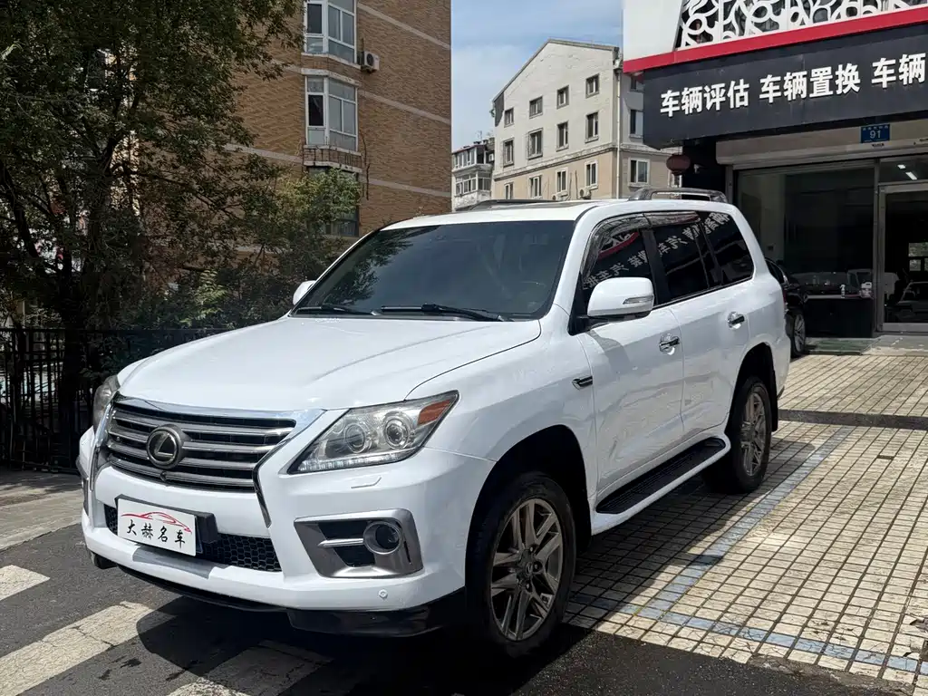 Lexus LX