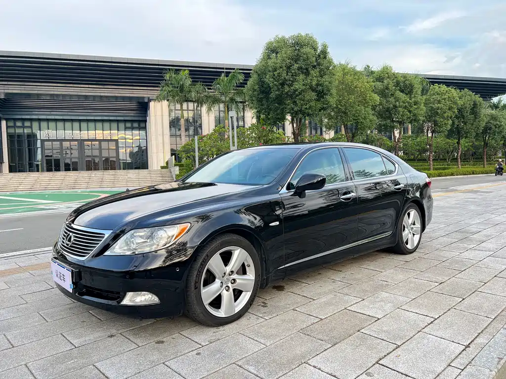 Lexus LS