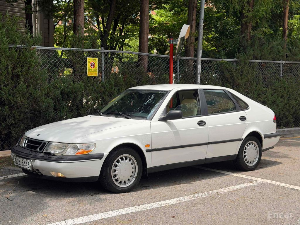 Saab 900