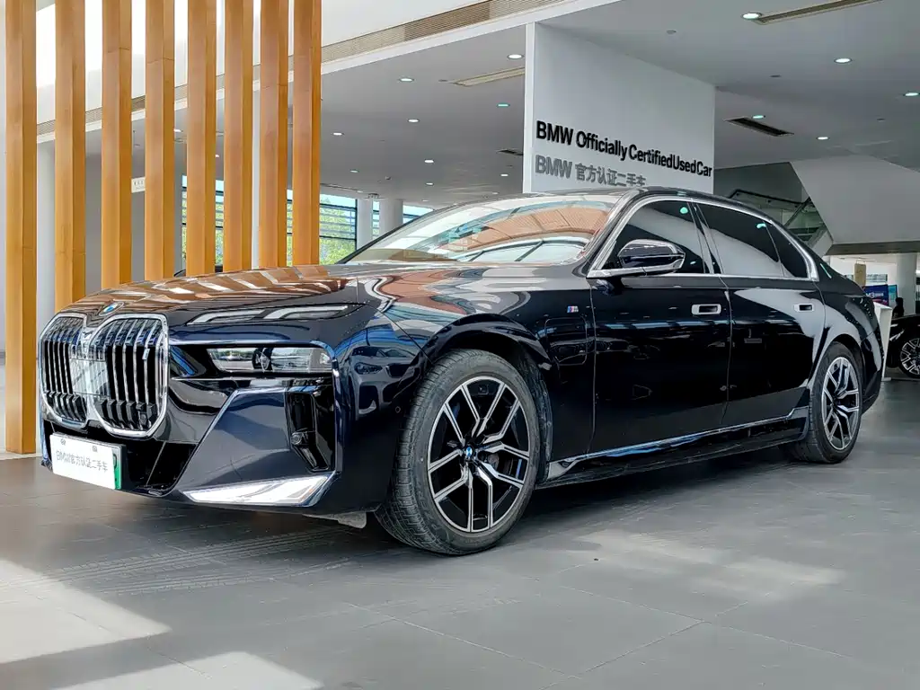BMW i7