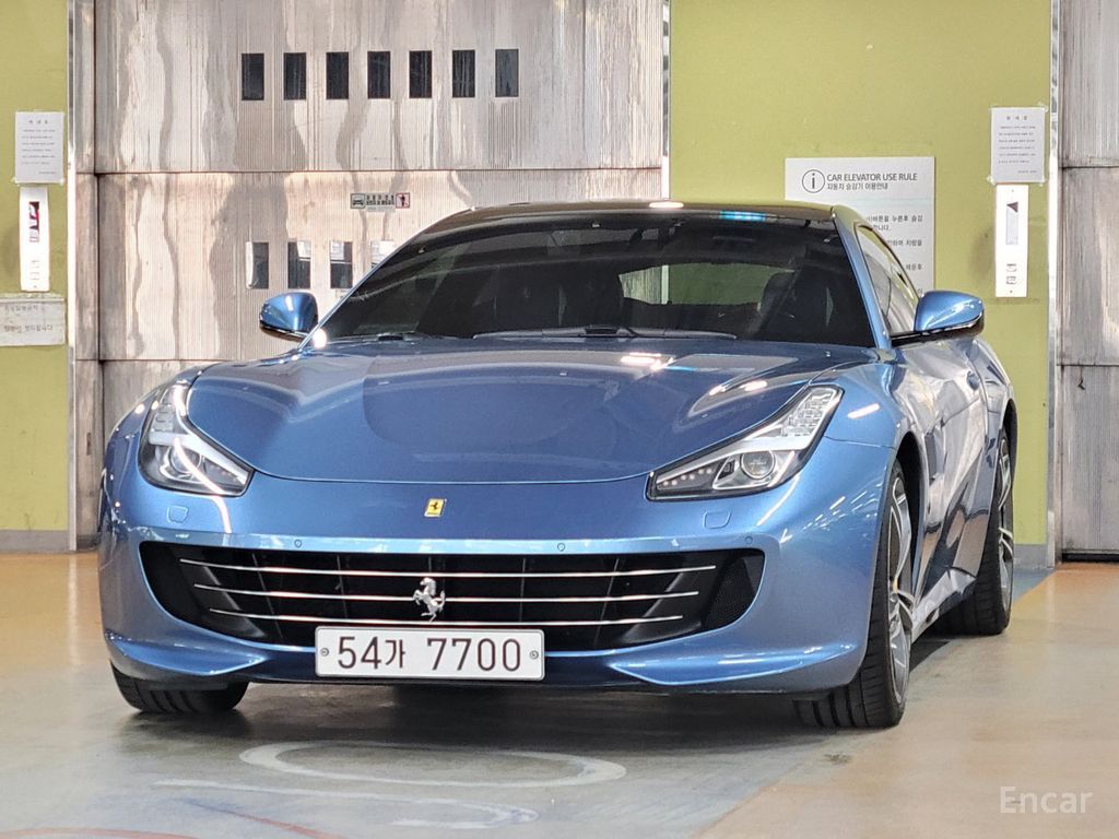 Ferrari GTC4
