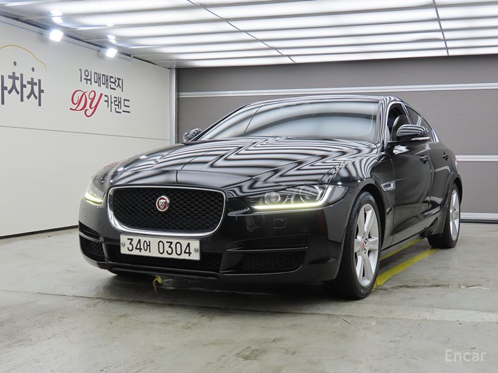 Jaguar XE