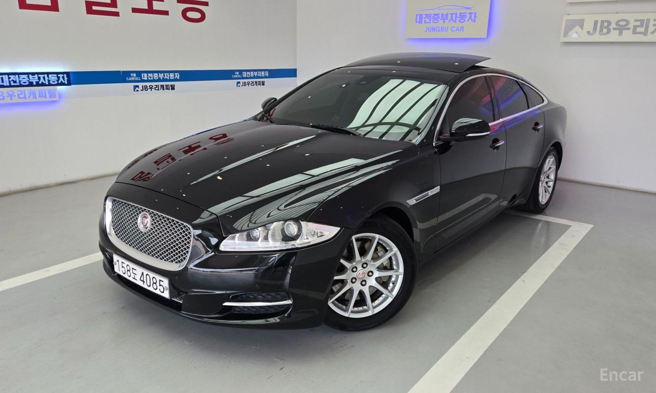 Jaguar XJ