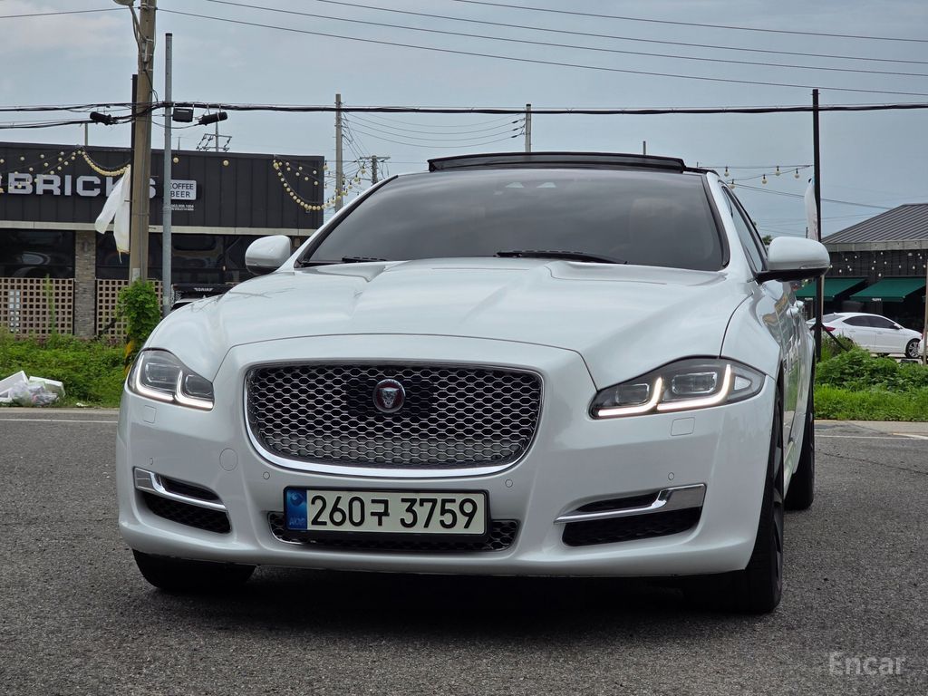 Jaguar XJ