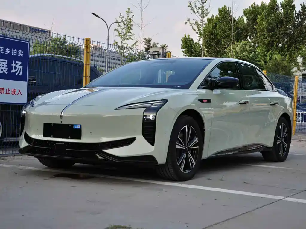 Hongqi EH7