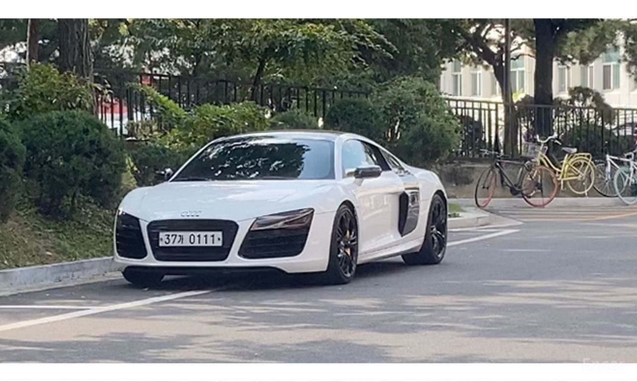 Audi R8