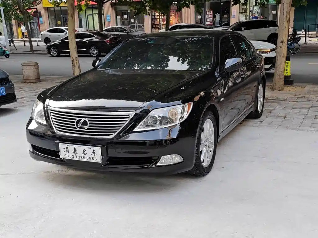 Lexus LS