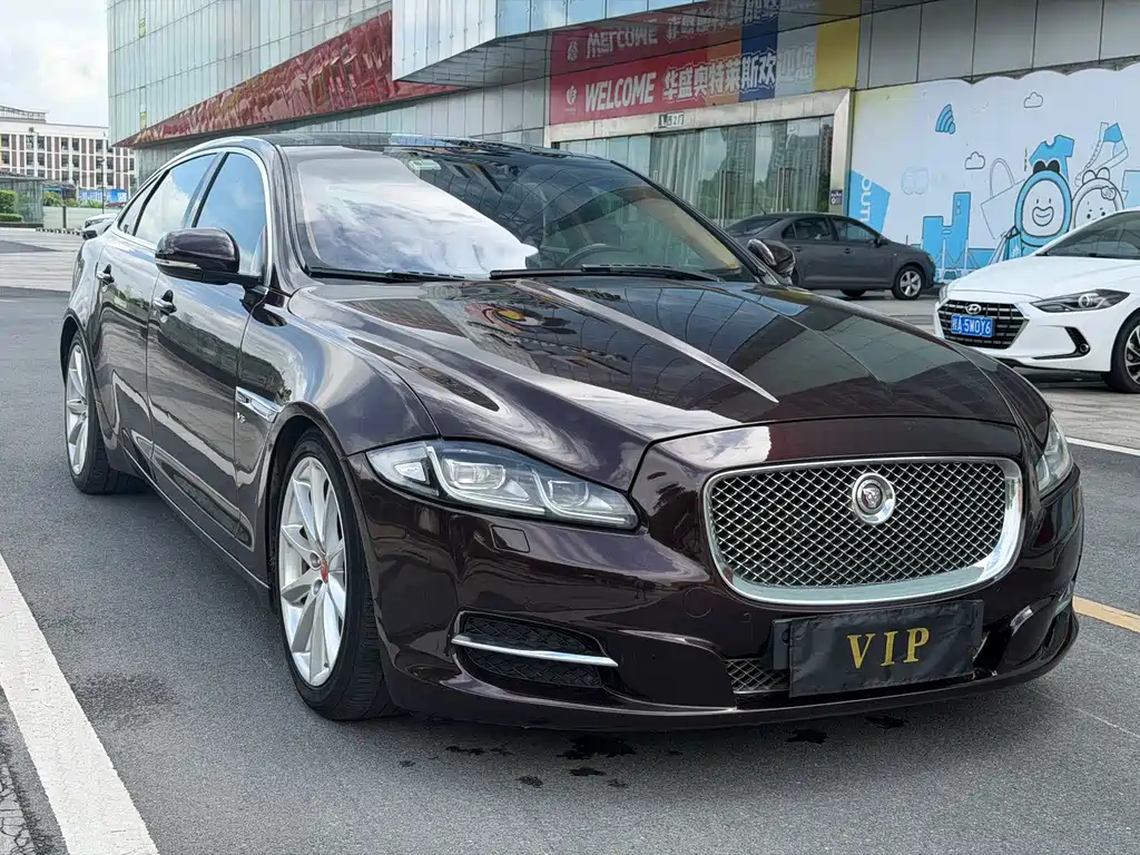 Jaguar XJ