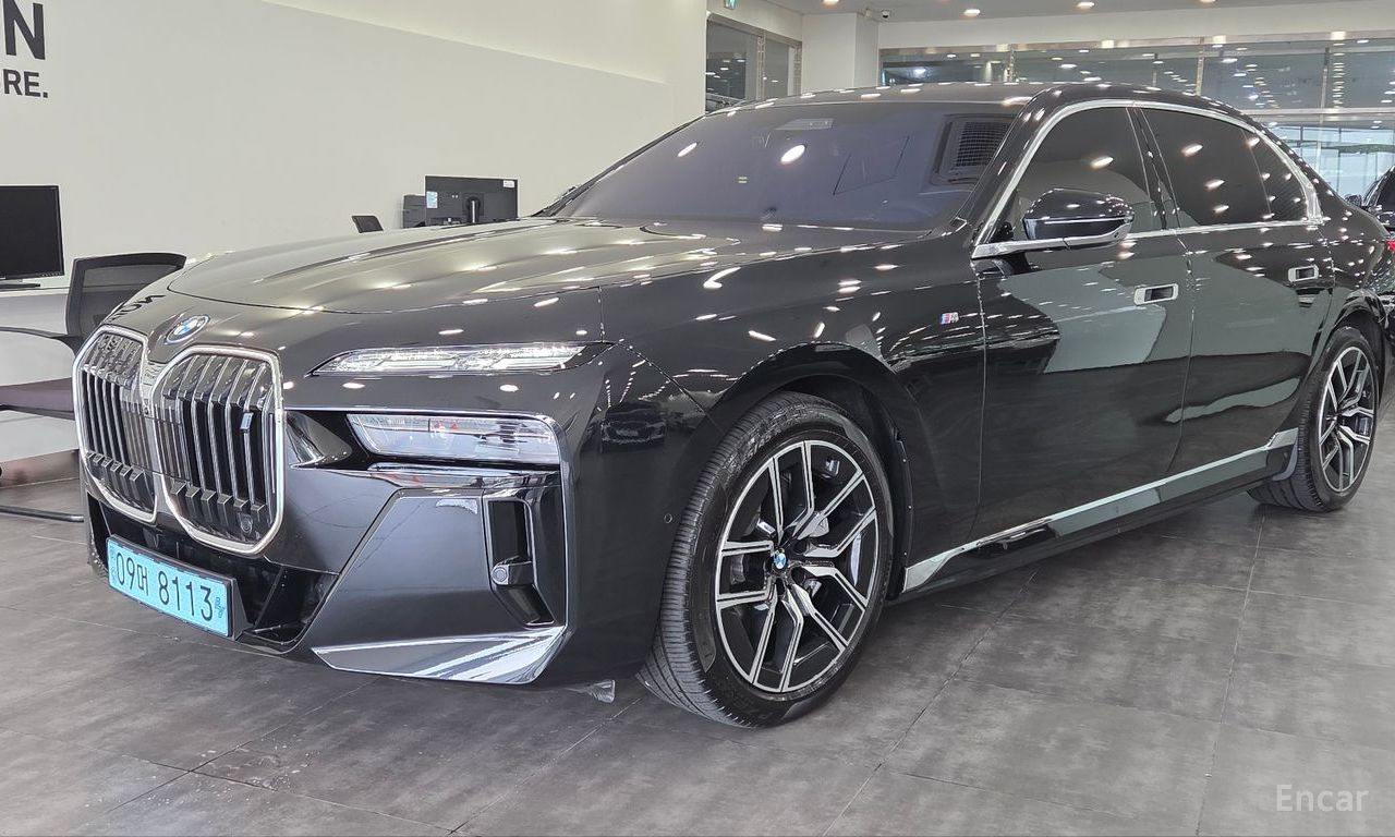 BMW i7