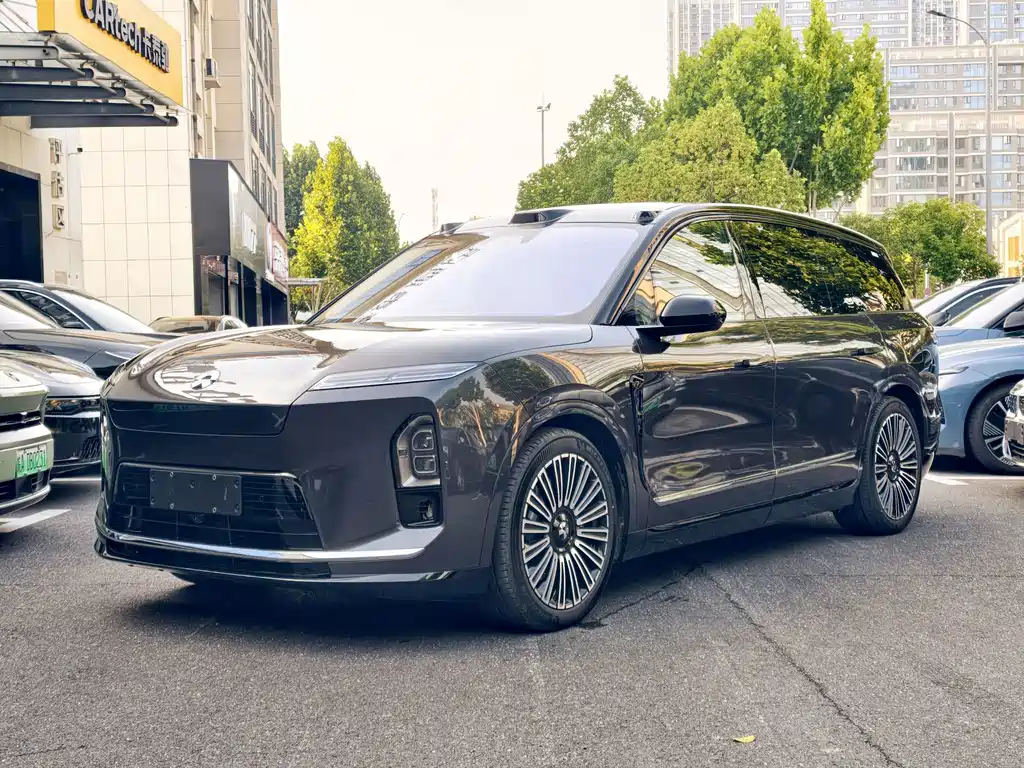 NIO ES8