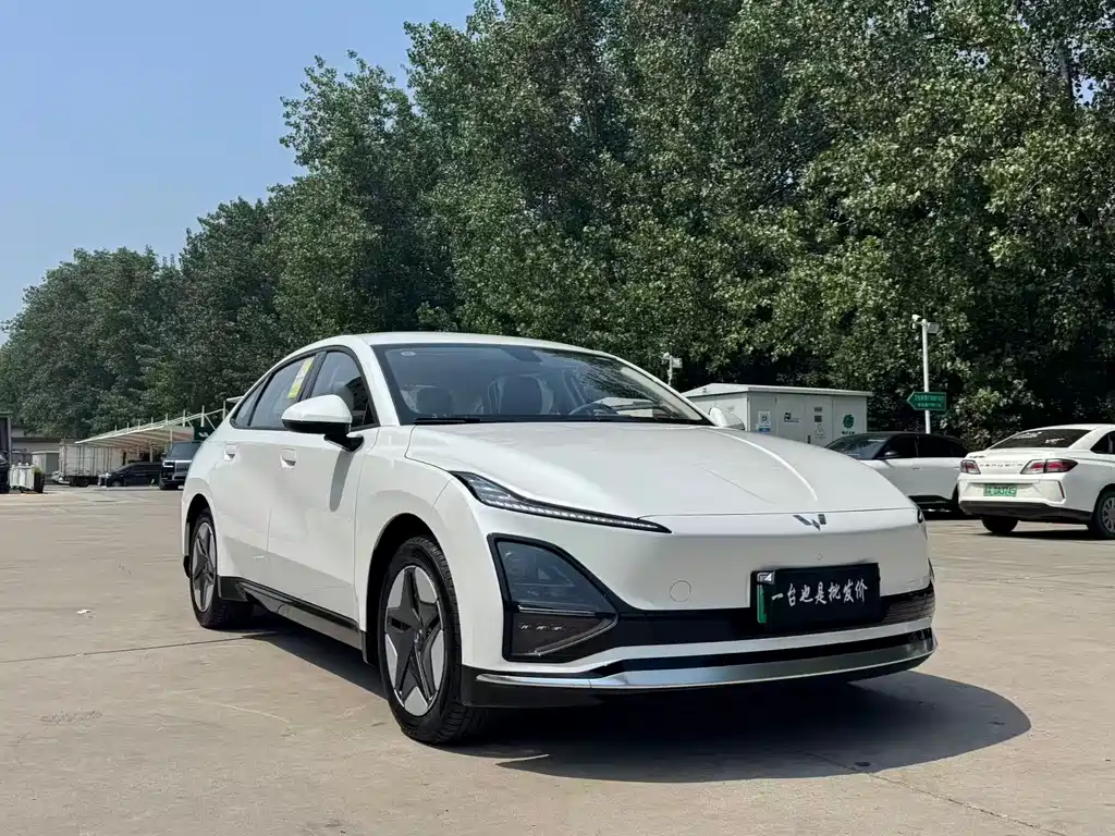 Wuling E5