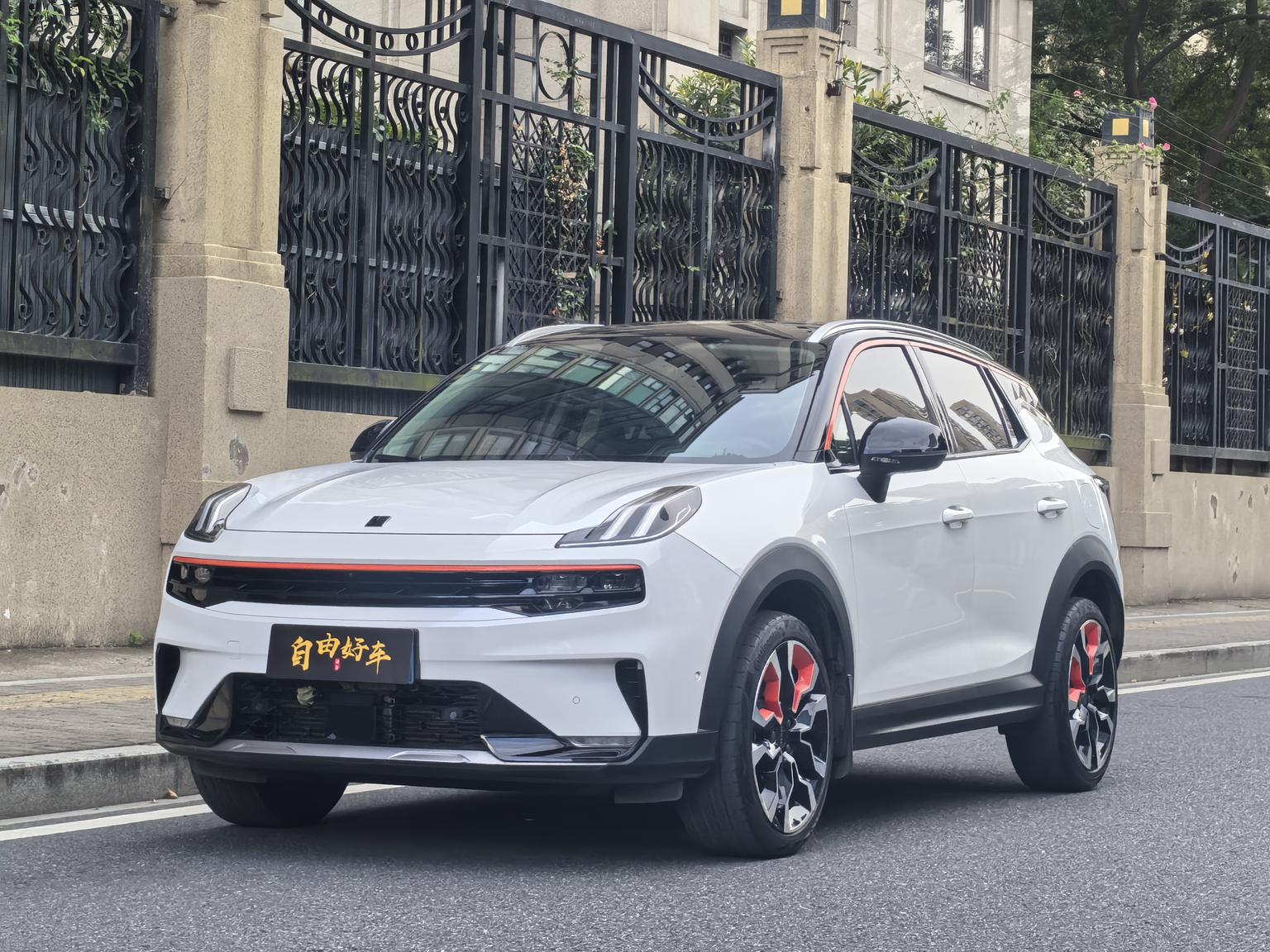 Lynk & Co 06