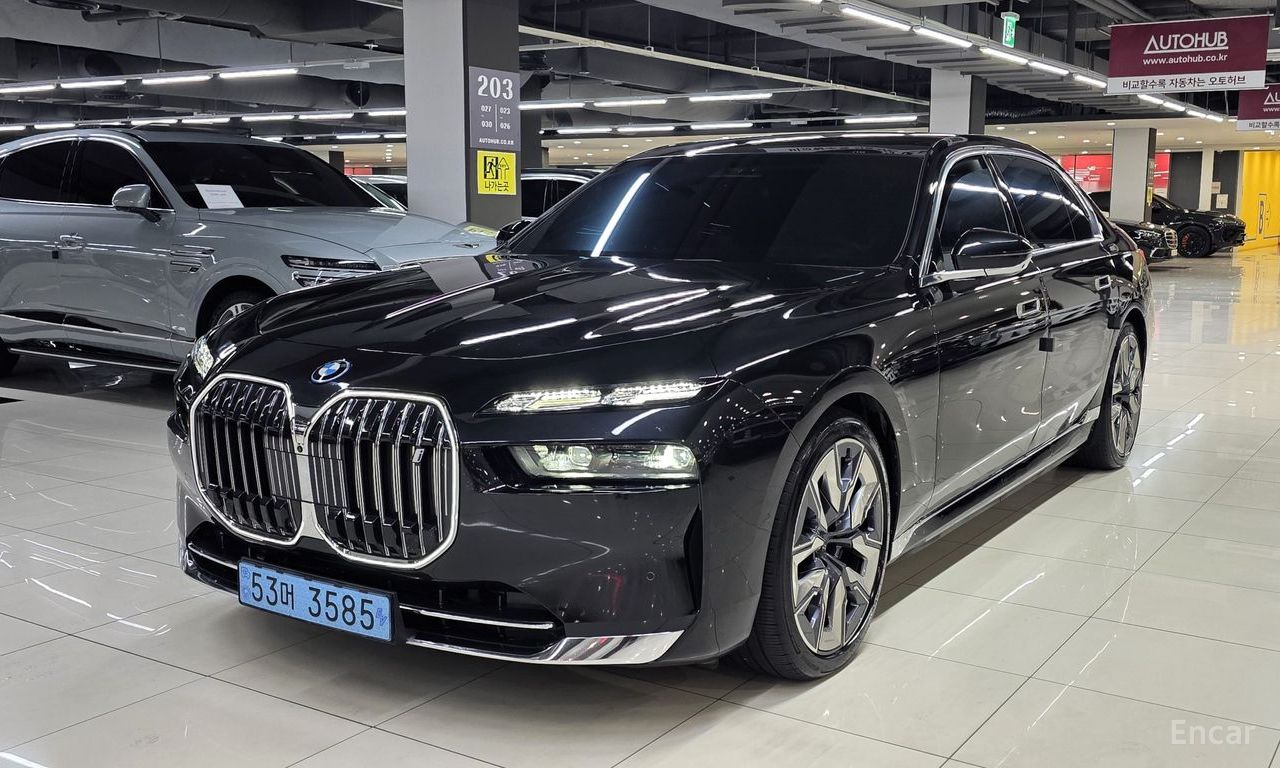 BMW i7
