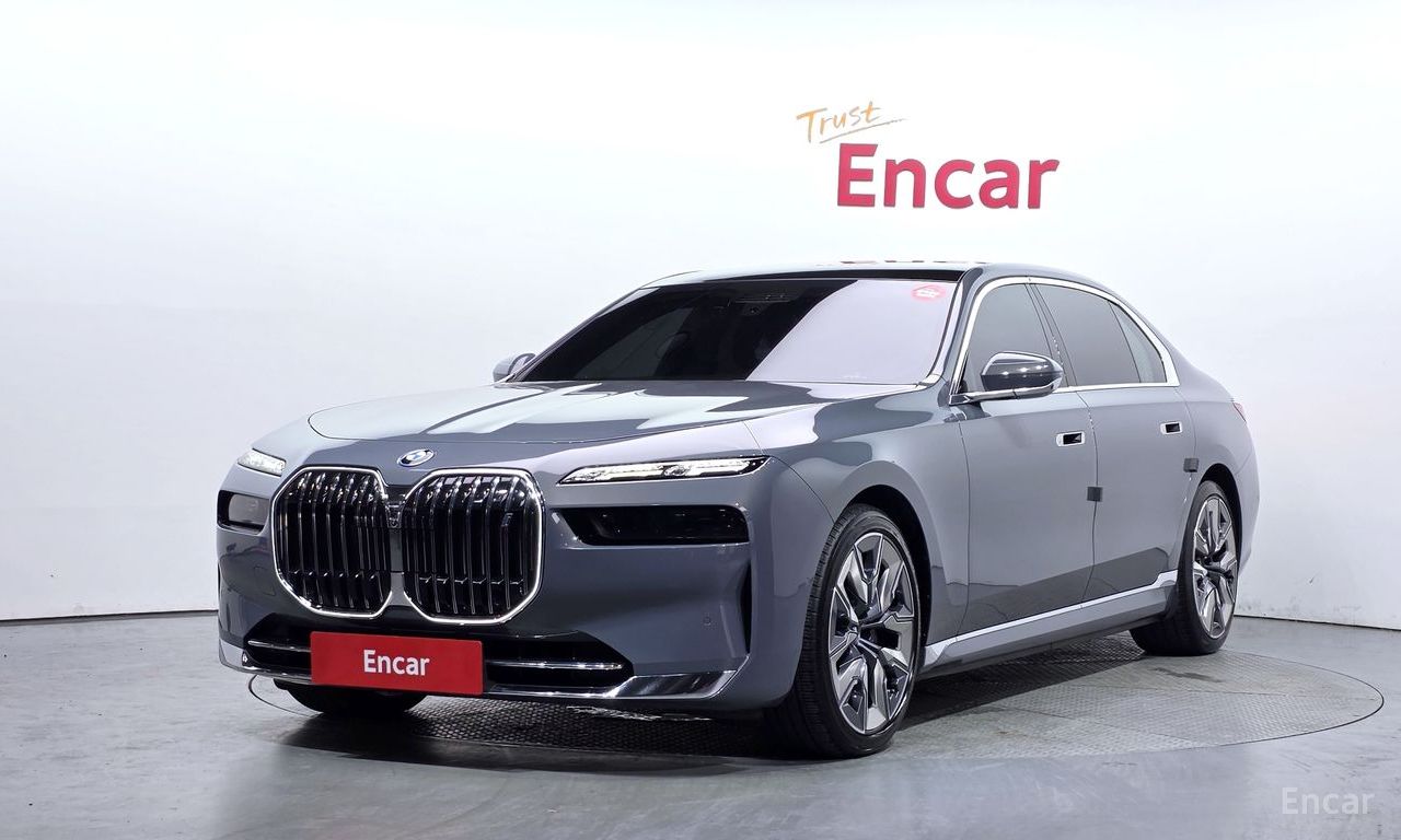 BMW i7