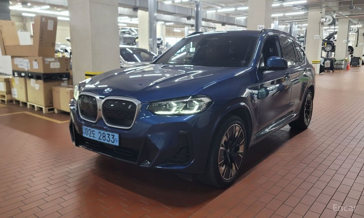 BMW iX3