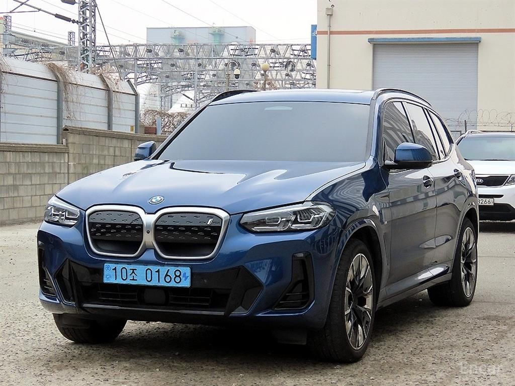 BMW iX3