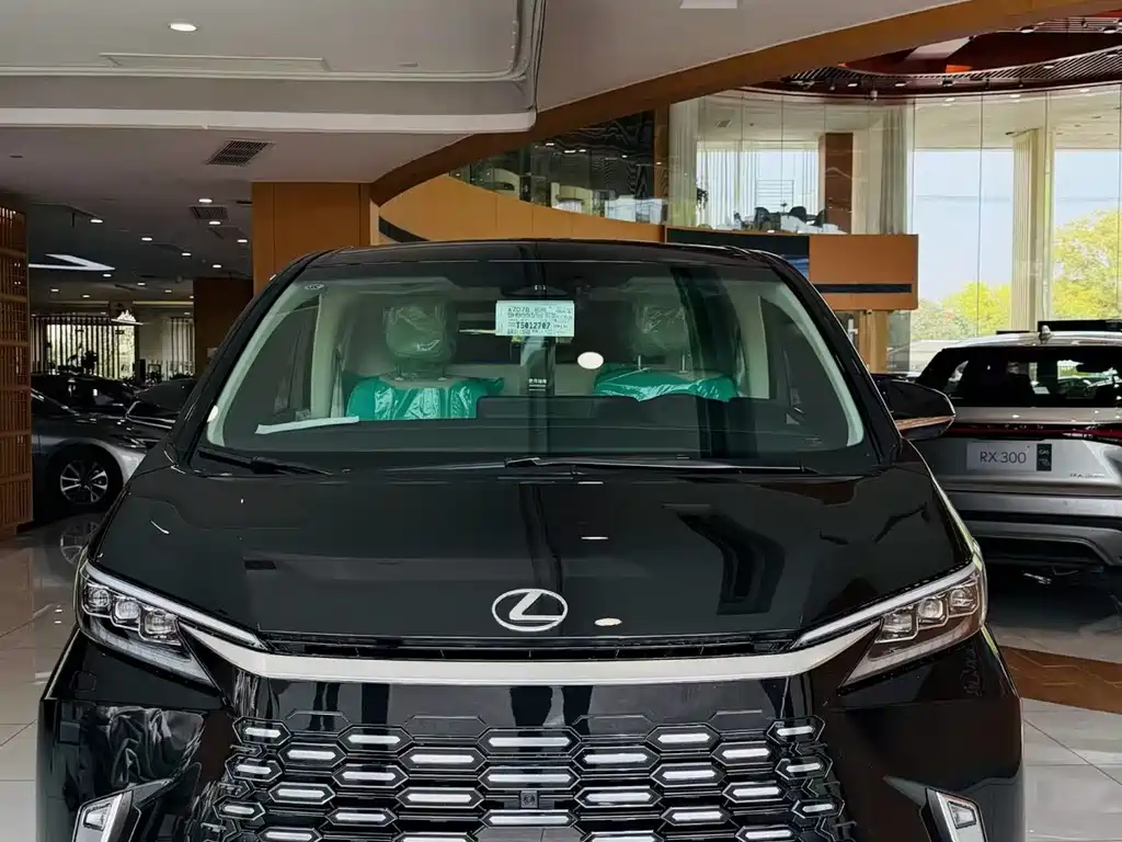 Lexus LM