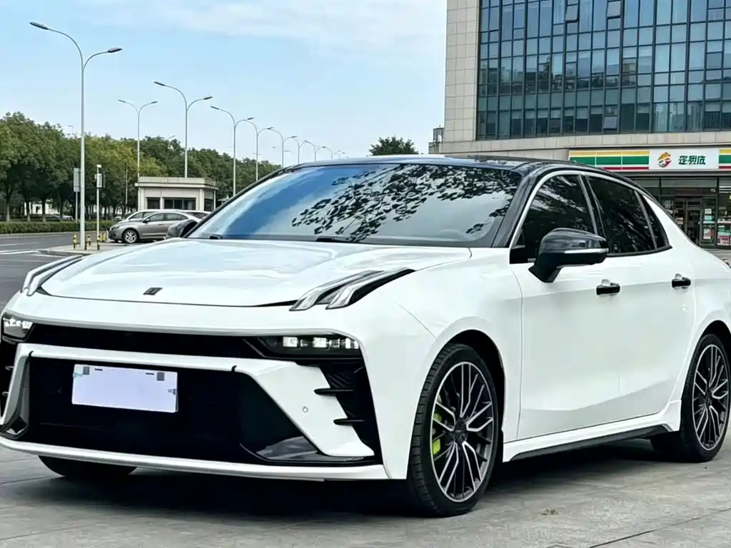 Lynk & Co 03