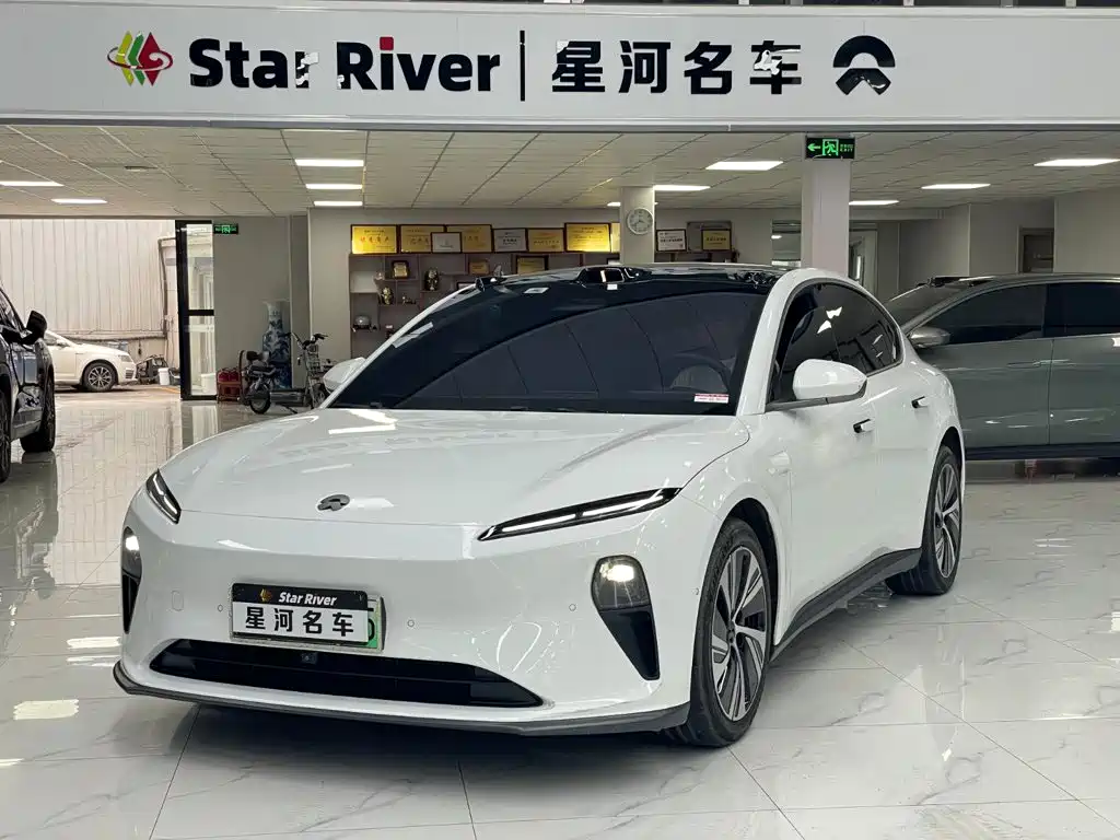 NIO ET5