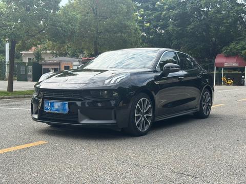 Lynk & Co 03