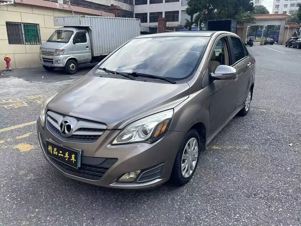 BAIC E