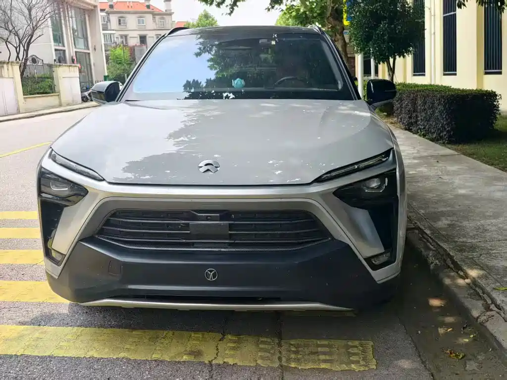 NIO ES8