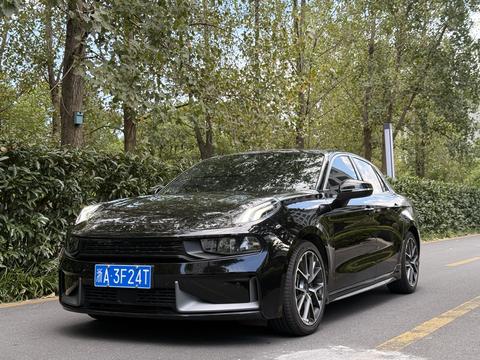 Lynk & Co 03
