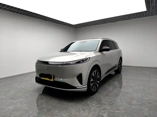 Dongfeng eπ008