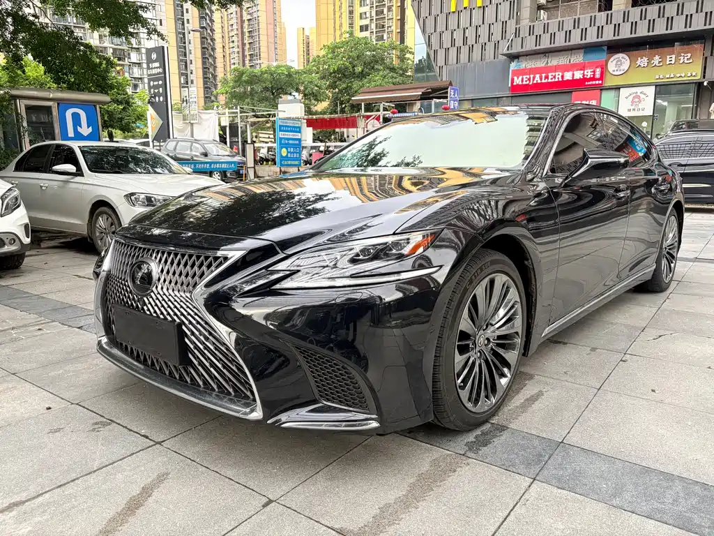 Lexus LS