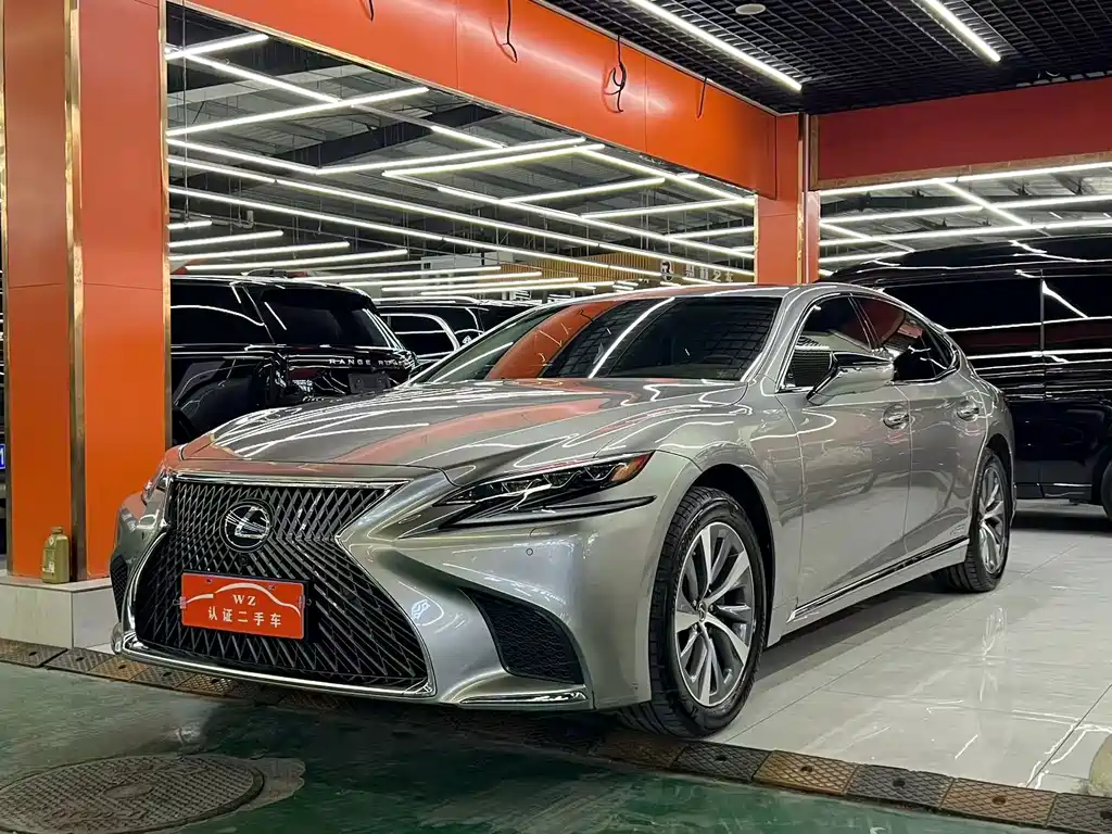 Lexus LS