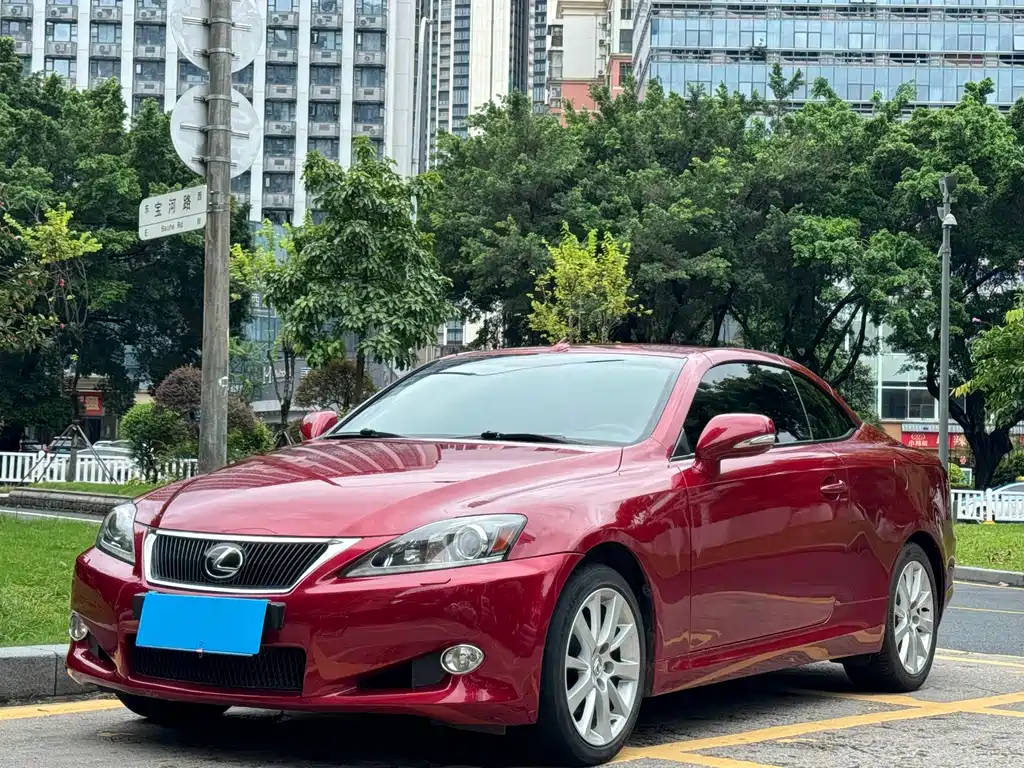 Lexus IS