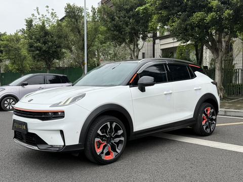 Lynk & Co 06
