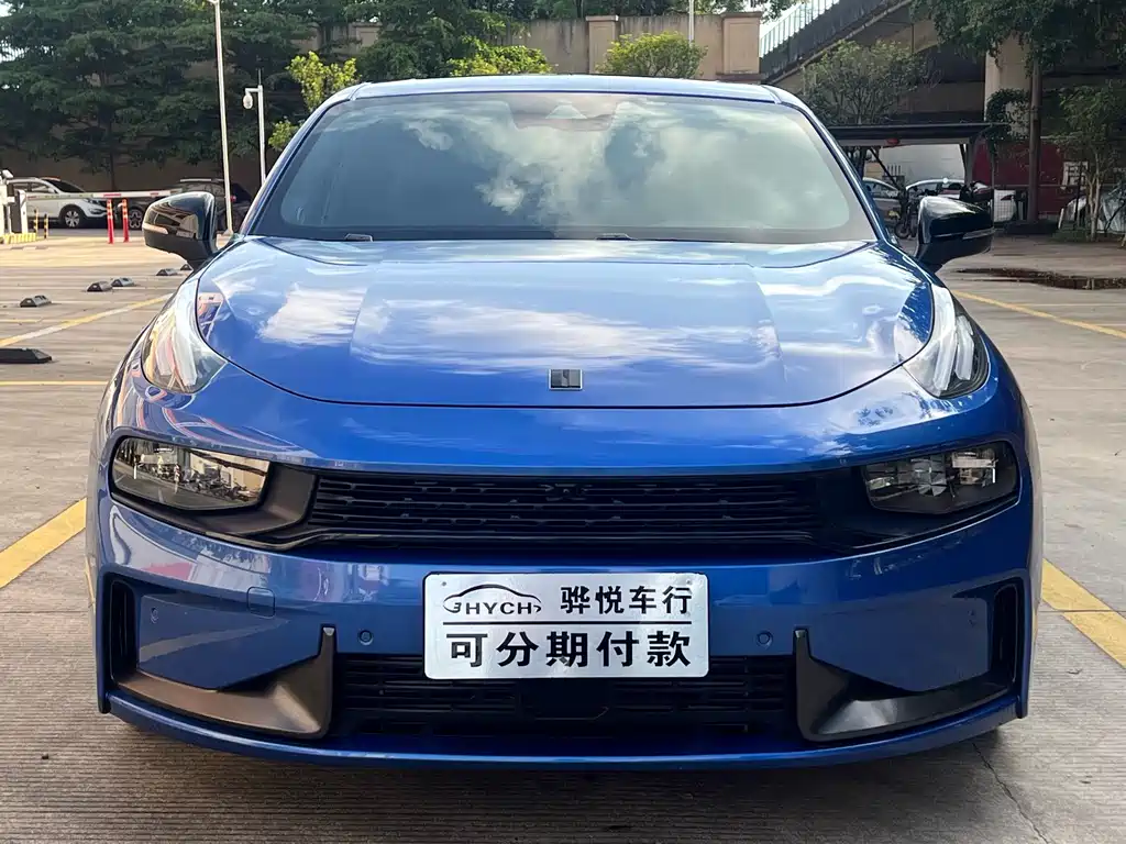 Lynk & Co 03