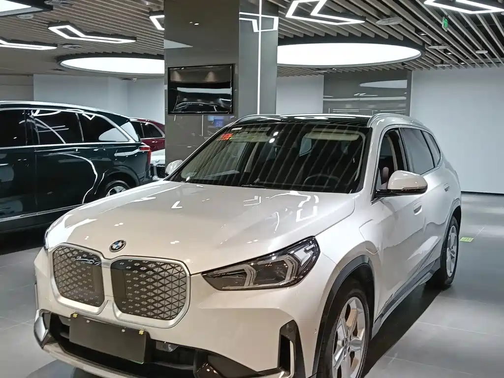 BMW iX1