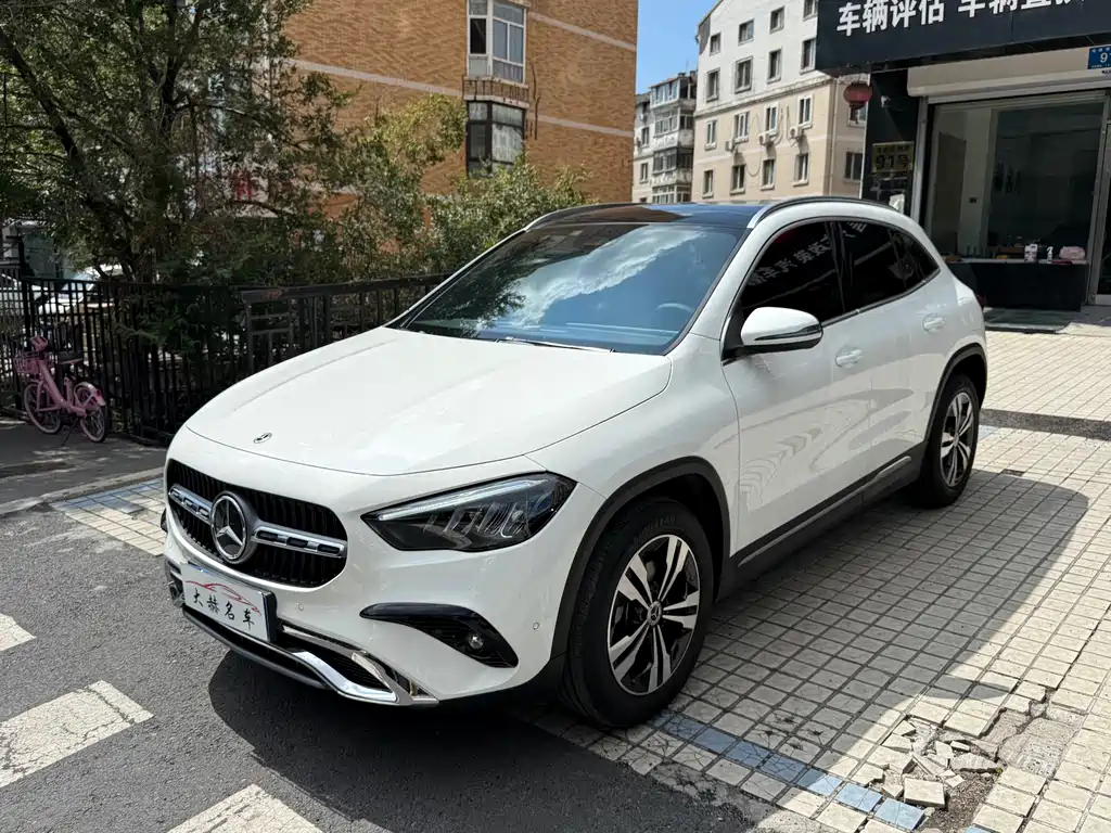 Mercedes-Benz GLA