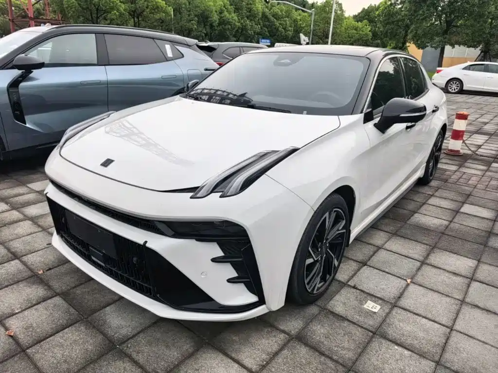 Lynk & Co 03