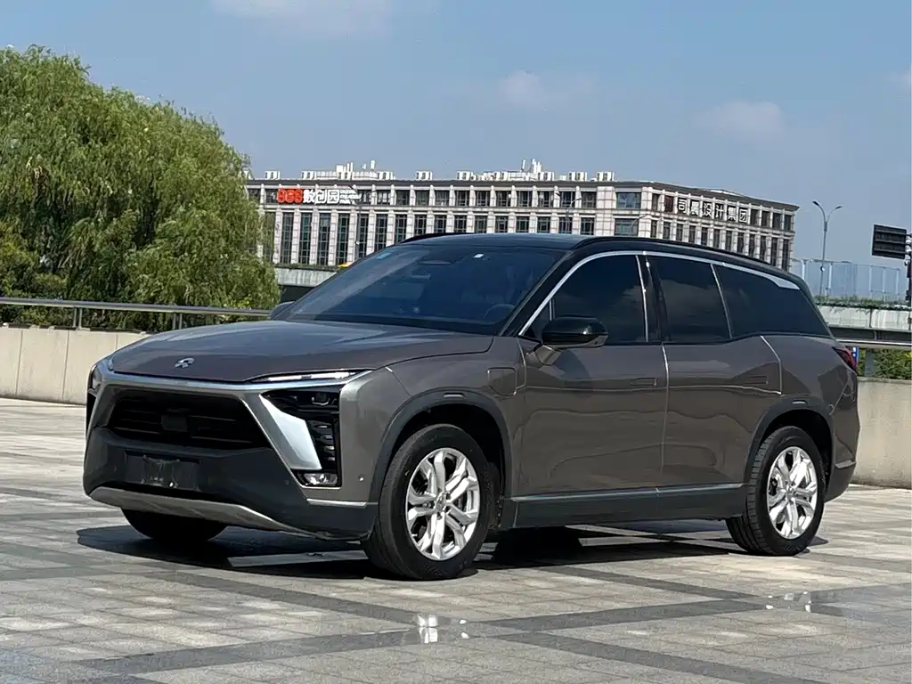 NIO ES8