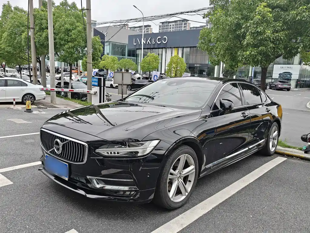 Volvo S90
